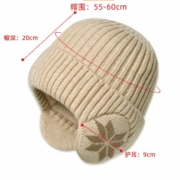 Плюшева в'язана шапка з вухами кремова